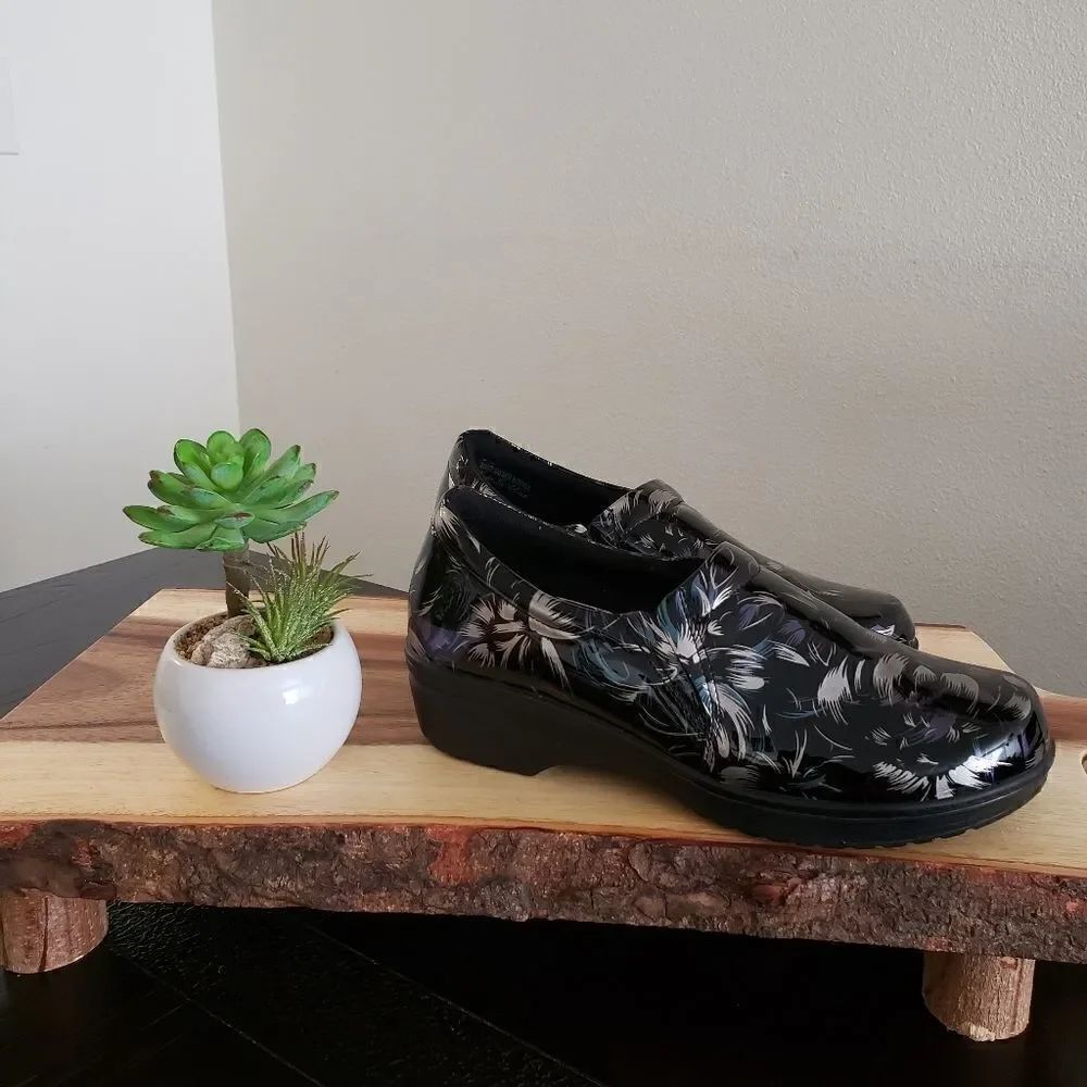 Easy works by easy street  Women shoes sz 8.5
